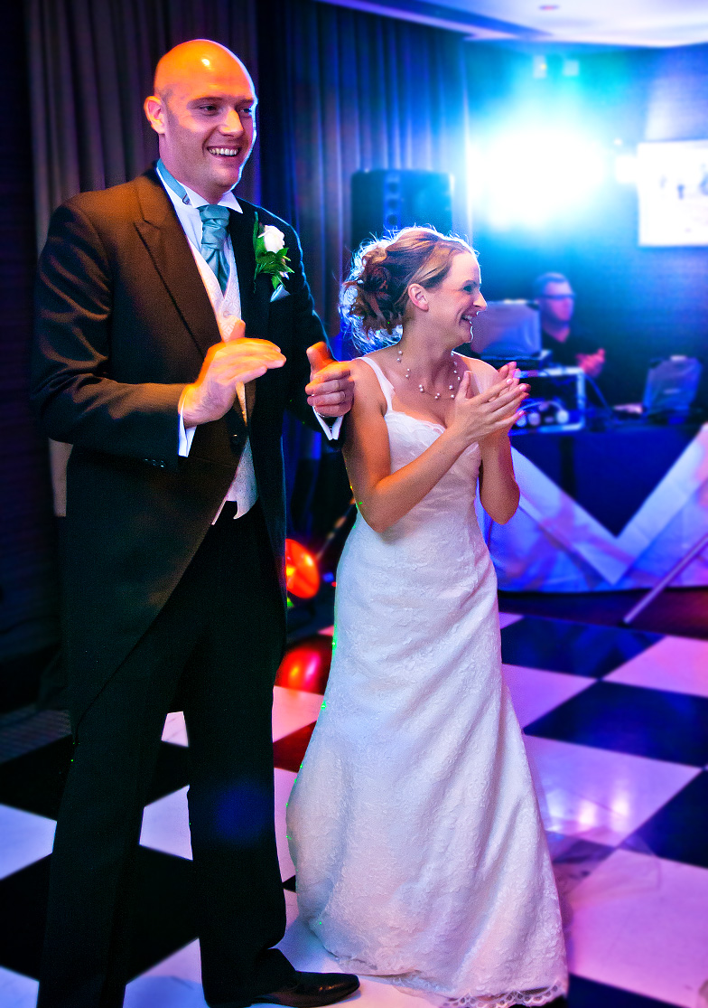 Wedding-Ben+Helen-dance-applause